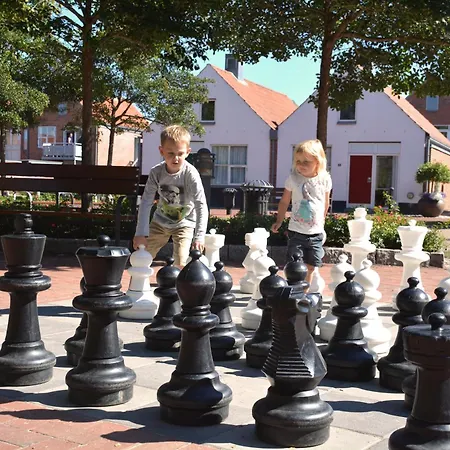 비페리 홀리데이파크 4*