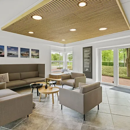 홀리데이파크 비페리 4*