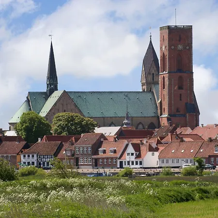 홀리데이파크 비페리 4*